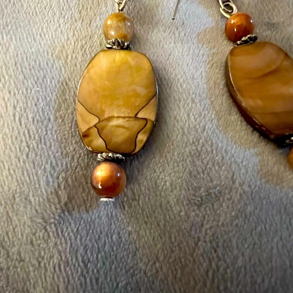 Shell Beaded  Earrings - Picture 3 of 3